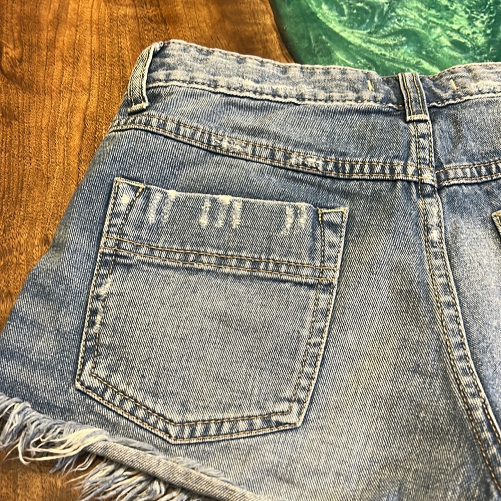 Free People Denim Distressed Women's Blue Jean Shorts, W26, length 11” - Picture 6 of 6